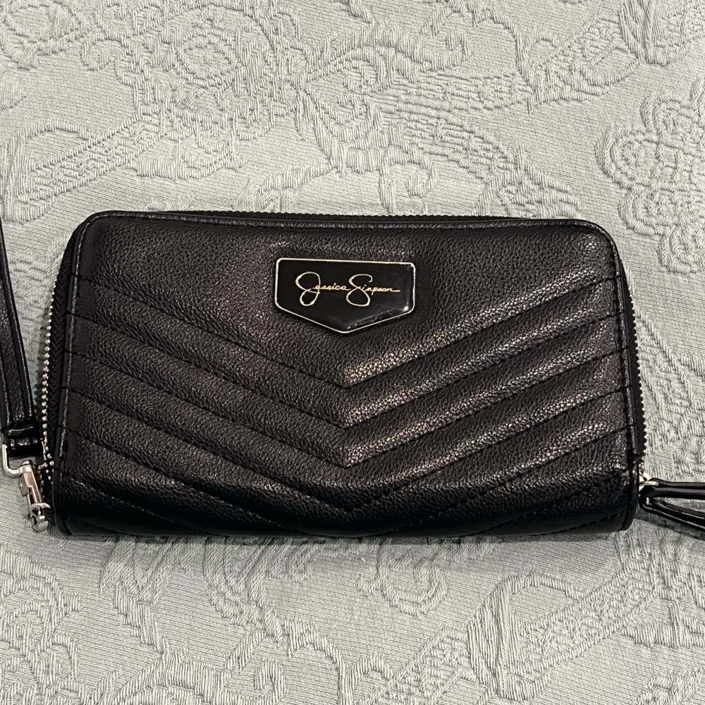 Jessica Simpson chevron-quilted black wristlet wallet